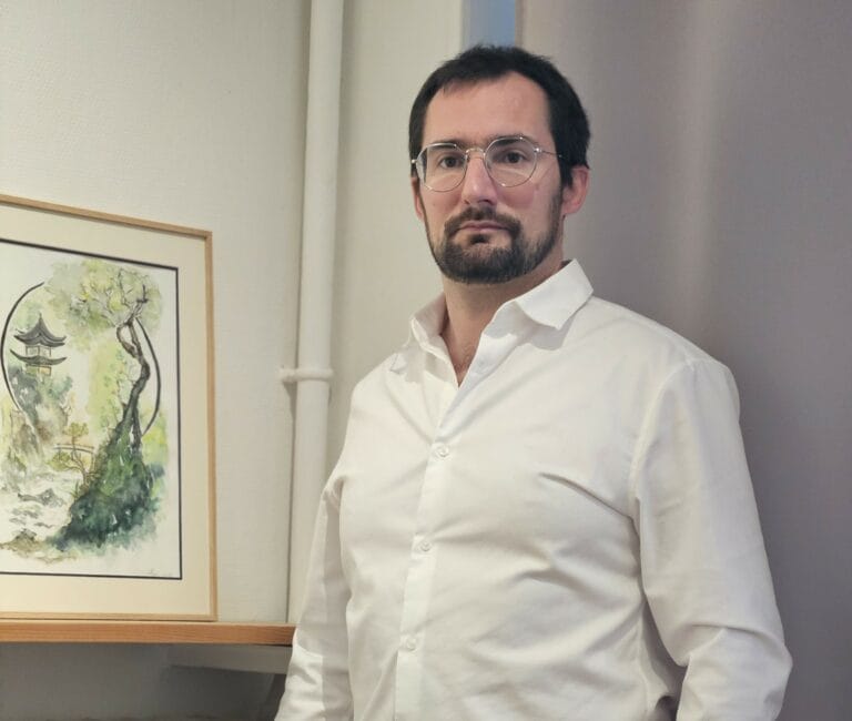 Portrait de Simon Girol, rebouteux somato-émotionnel